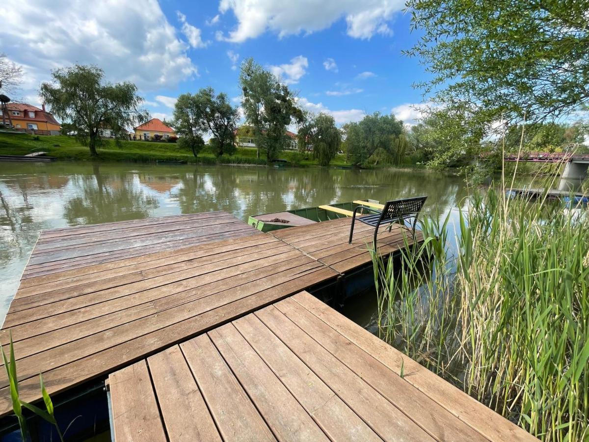 Hidlab Apartman Kimle ภายนอก รูปภาพ